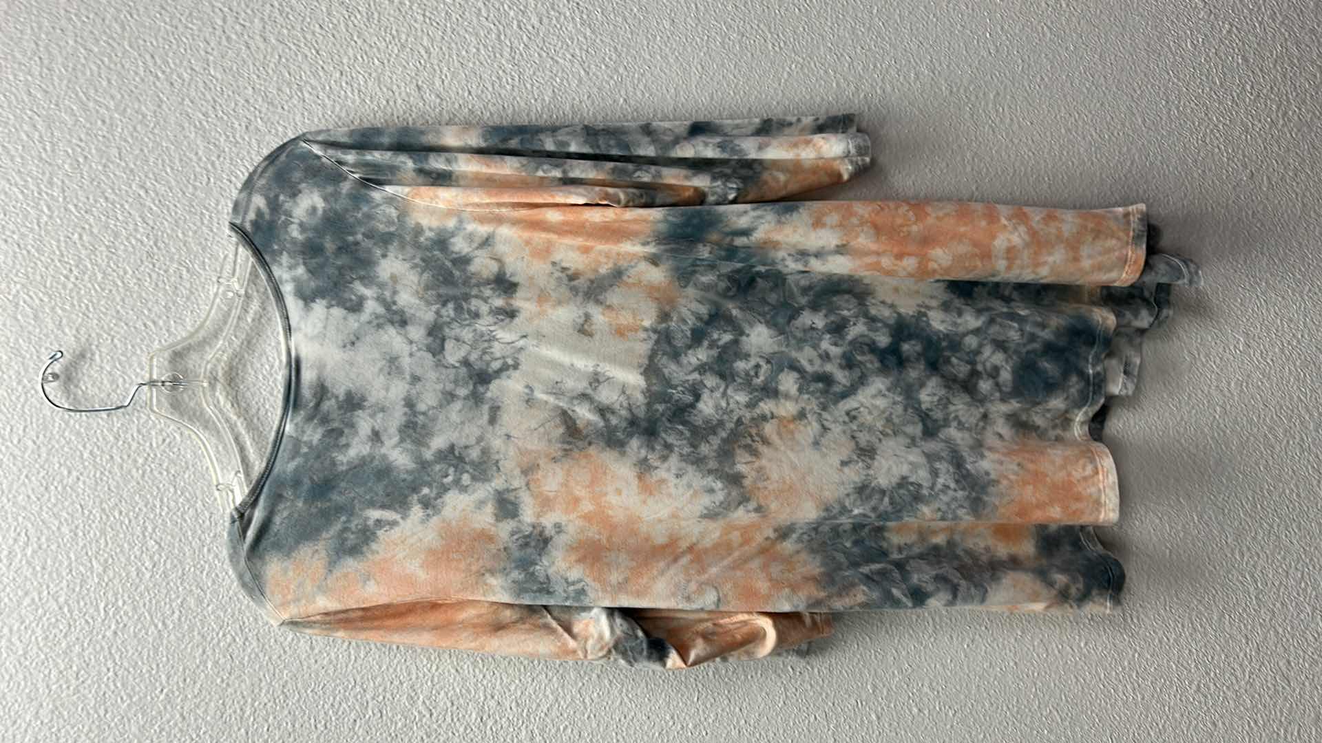 Photo 5 of NWT WOMEN'S SIZE MED -TIE DYE BLOUSE GRAY AND CORAL  $69.95