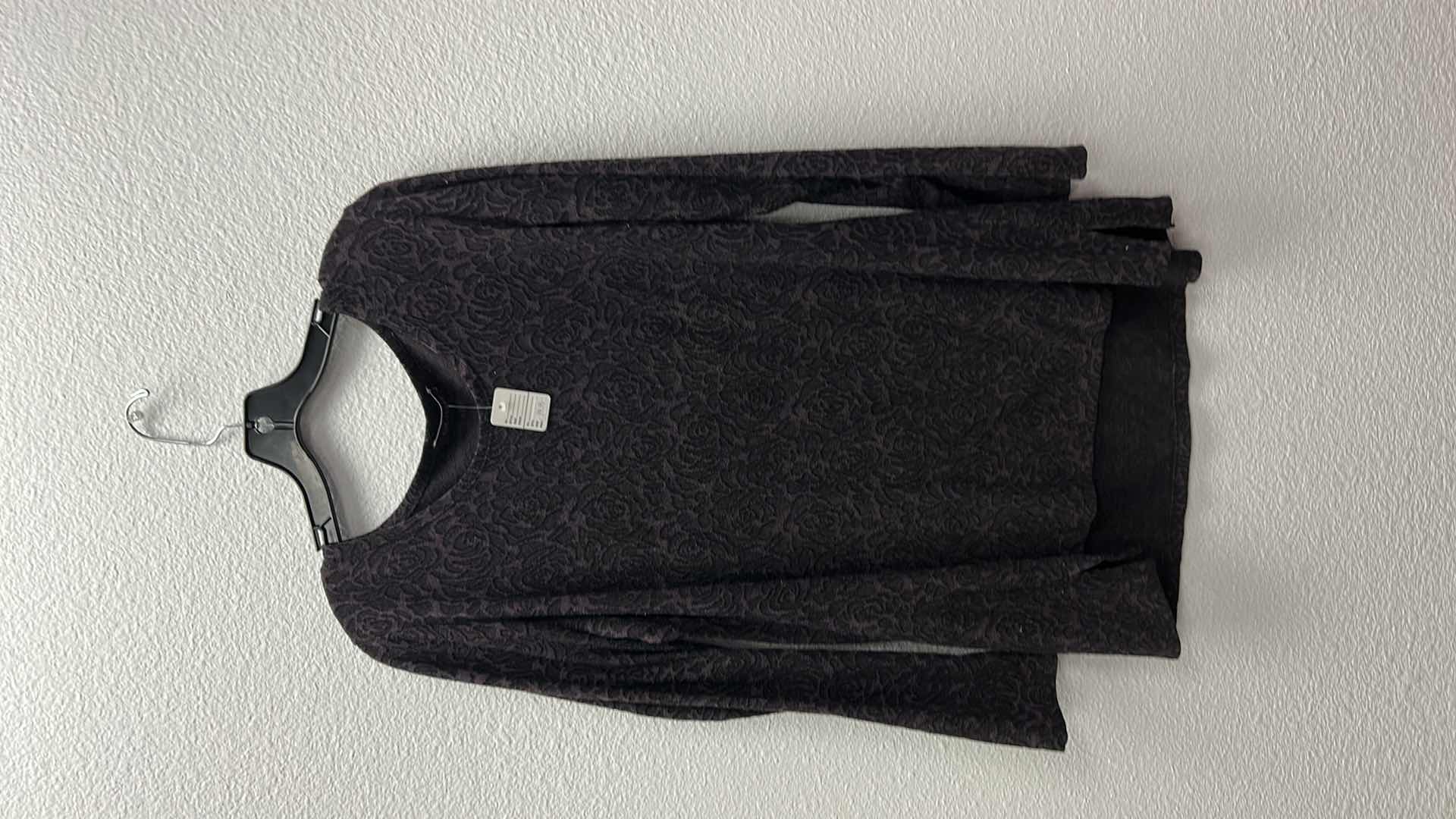 Photo 1 of NWT WOMEN'S SIZE LARGE -  LONG SLEEVE TOP $79.95