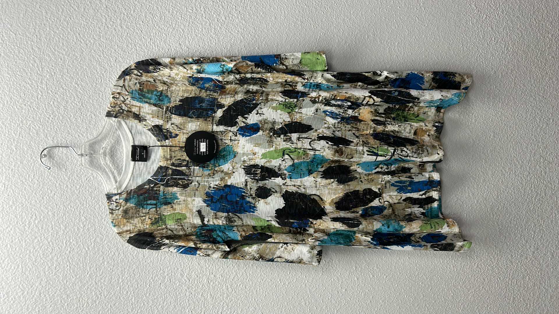 Photo 1 of NWT WOMEN'S SIZE SMALL - wearable art long sleeve top $79.95