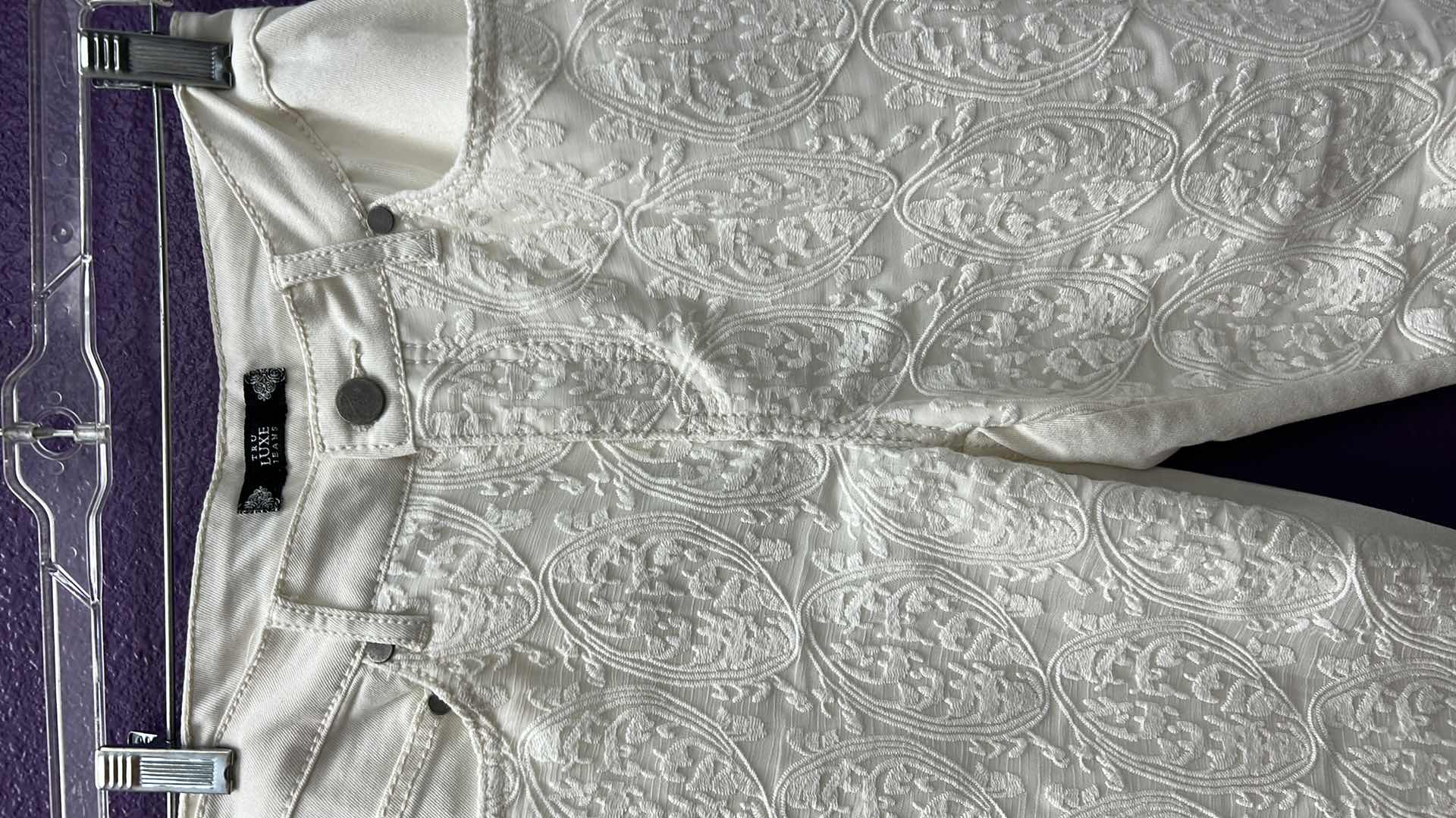 Photo 1 of NWT WOMEN'S SIZE  31/12 TRU LUXE EMBROIDERED IVORY JEANS $89.95