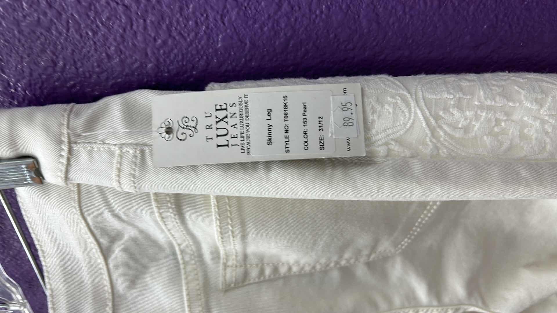 Photo 1 of NWT WOMEN'S SIZE  31/12 TRU LUXE EMBROIDERED IVORY JEANS $89.95