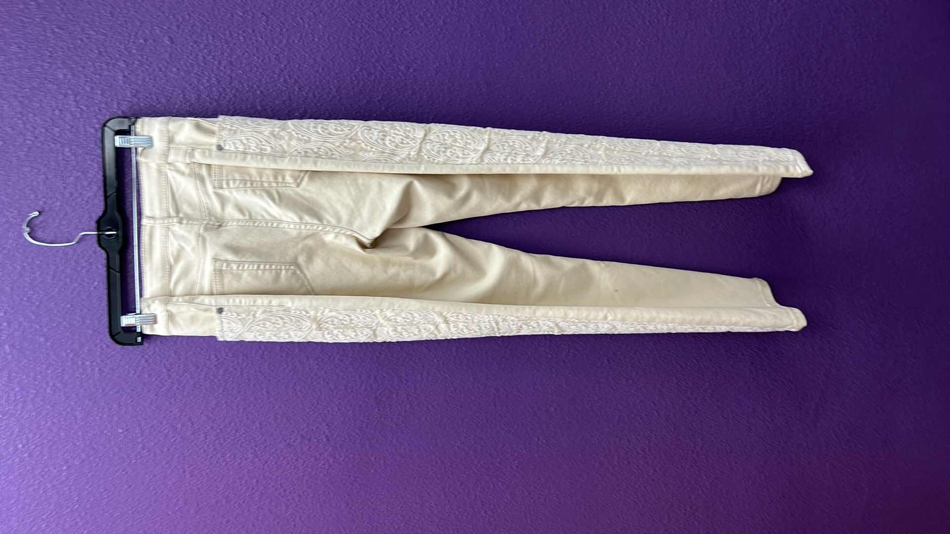 Photo 1 of NWT WOMEN'S SIZE 34/18 - TRU LUXE  IVORY JEANS EMBROIDERED  $89.95