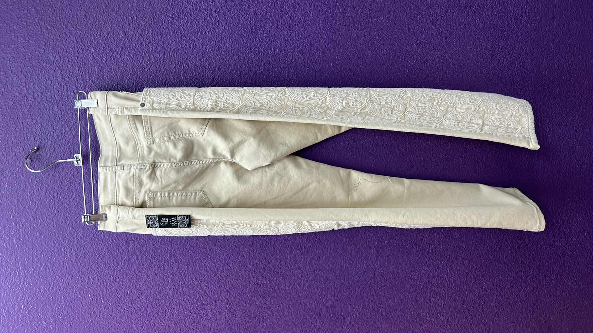 Photo 1 of NWT WOMEN'S SIZE 33/16 - TRU LUXE  IVORY JEANS EMBROIDERED  $89.95
