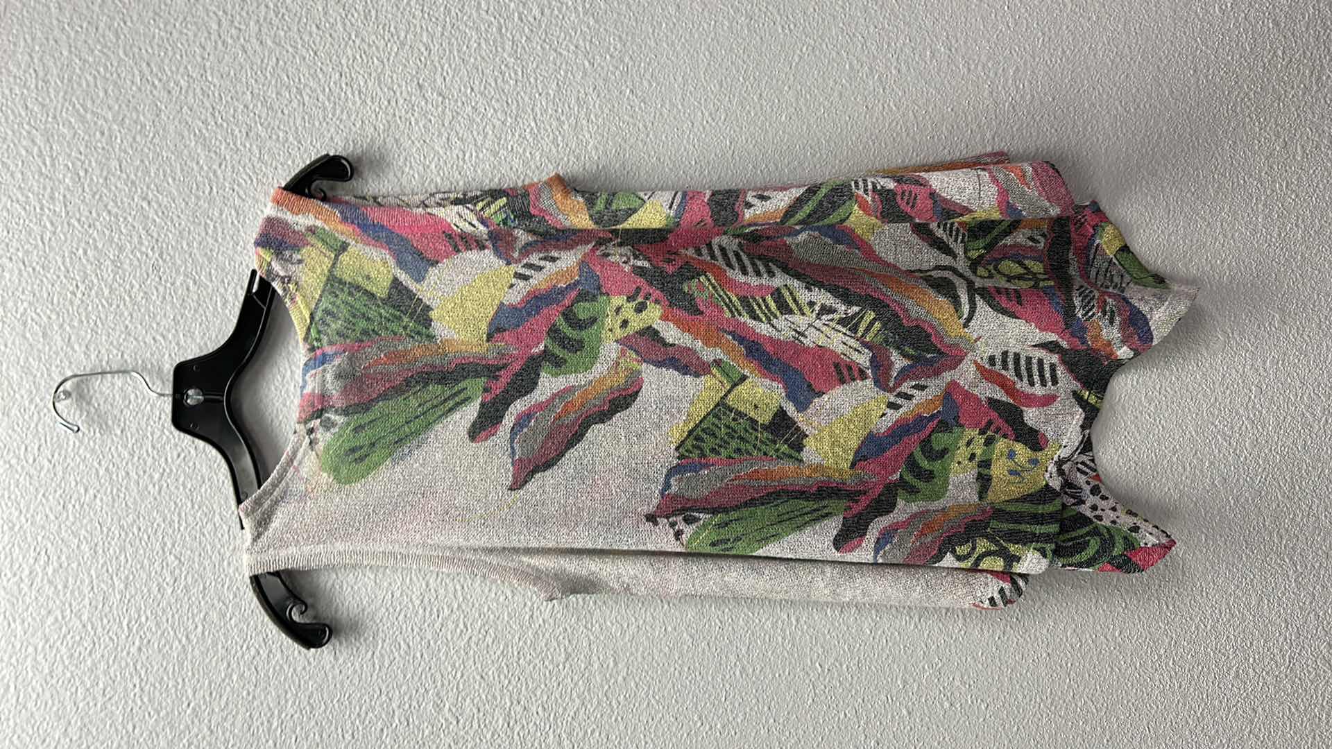 Photo 4 of NWT WOMEN'S SIZE SMALL WEARABLE ART $59.95