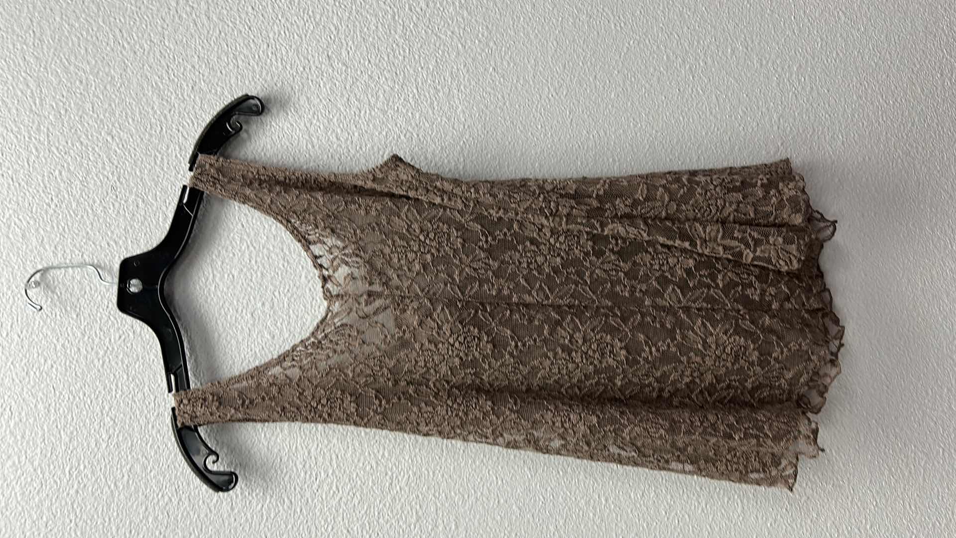 Photo 1 of NWT WOMEN'S SIZE MEDIUM -Lace top $39.95