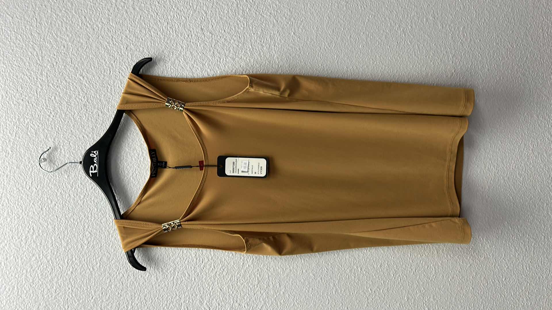 Photo 1 of NWT WOMEN'S SIZE MEDIUM -  Amber blouse $45.95