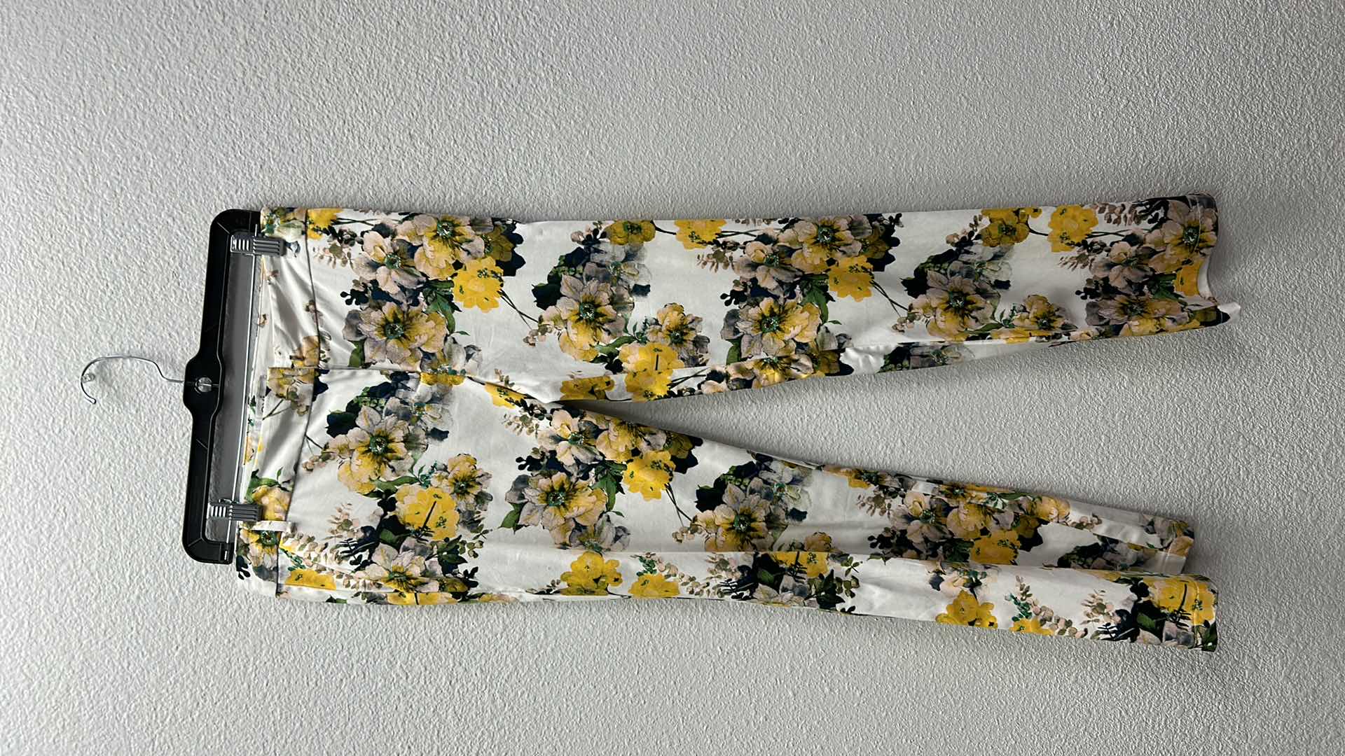 Photo 1 of NWT WOMEN'S SIZE LARGE FLORAL PRINT PANTS