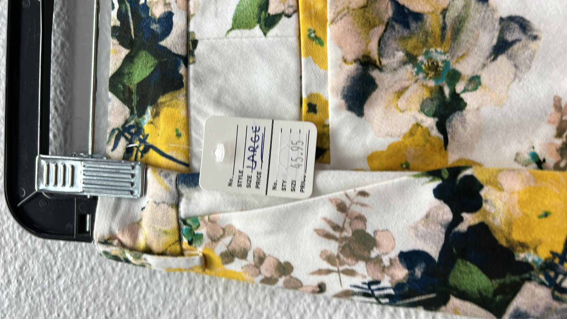 Photo 1 of NWT WOMEN'S SIZE LARGE FLORAL PRINT PANTS