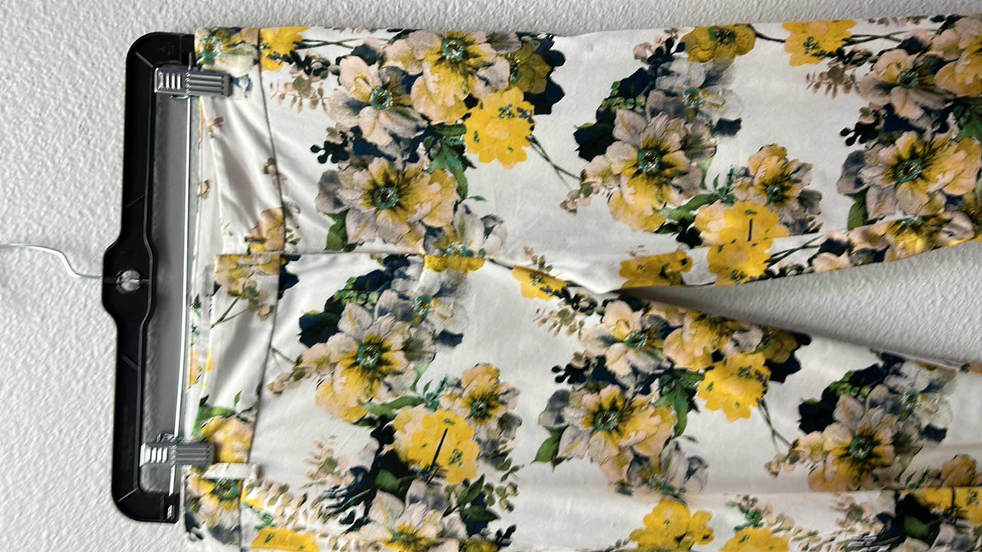 Photo 1 of NWT WOMEN'S SIZE LARGE FLORAL PRINT PANTS