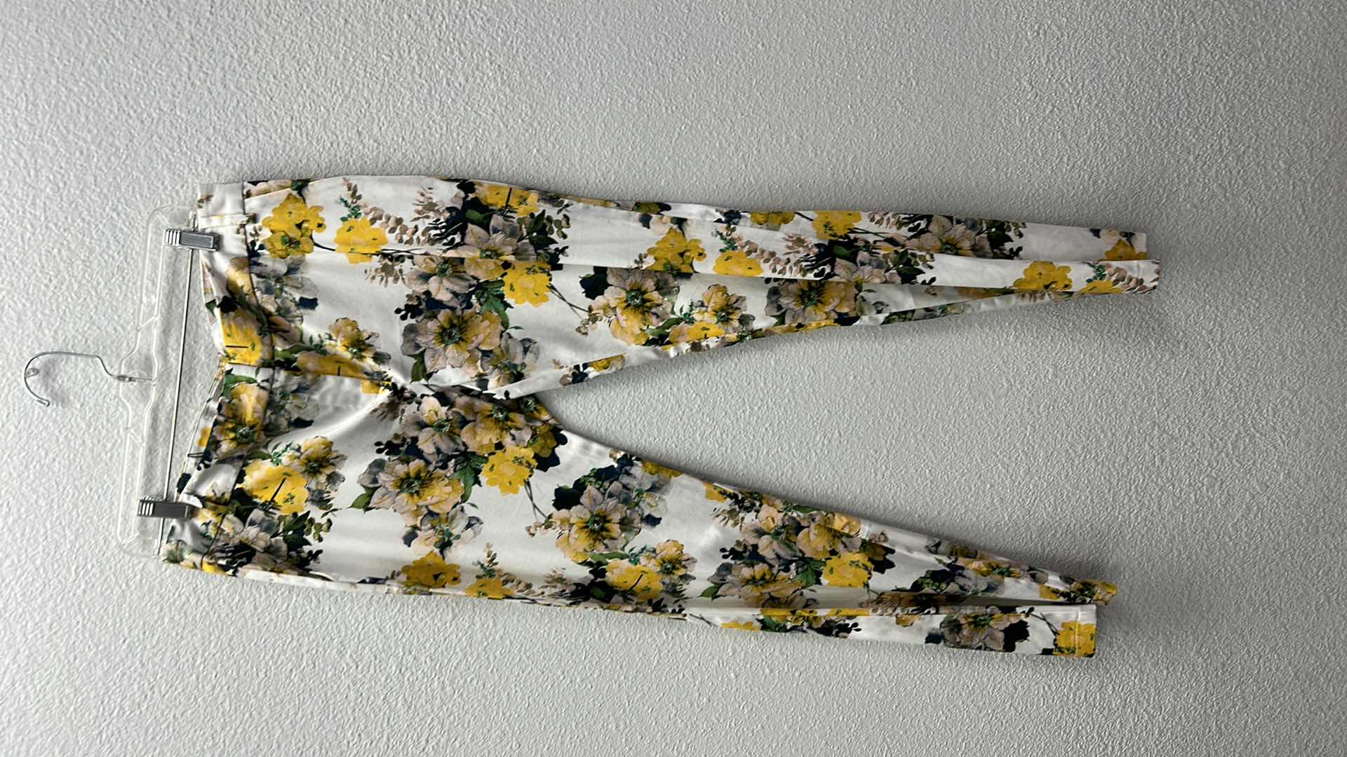 Photo 1 of NWT WOMEN'S SIZE LARGE FLORAL PRINT PANTS