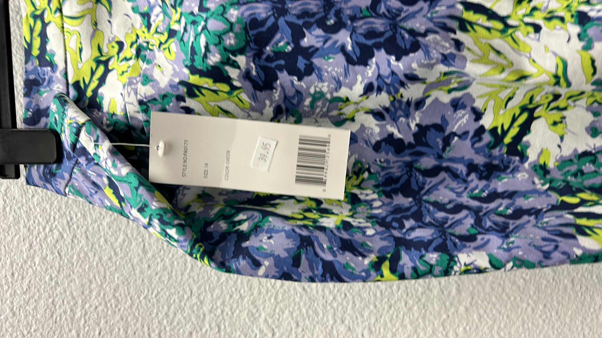 Photo 1 of NWT WOMEN'S SIZE16 FLORAL PANTS $39.95