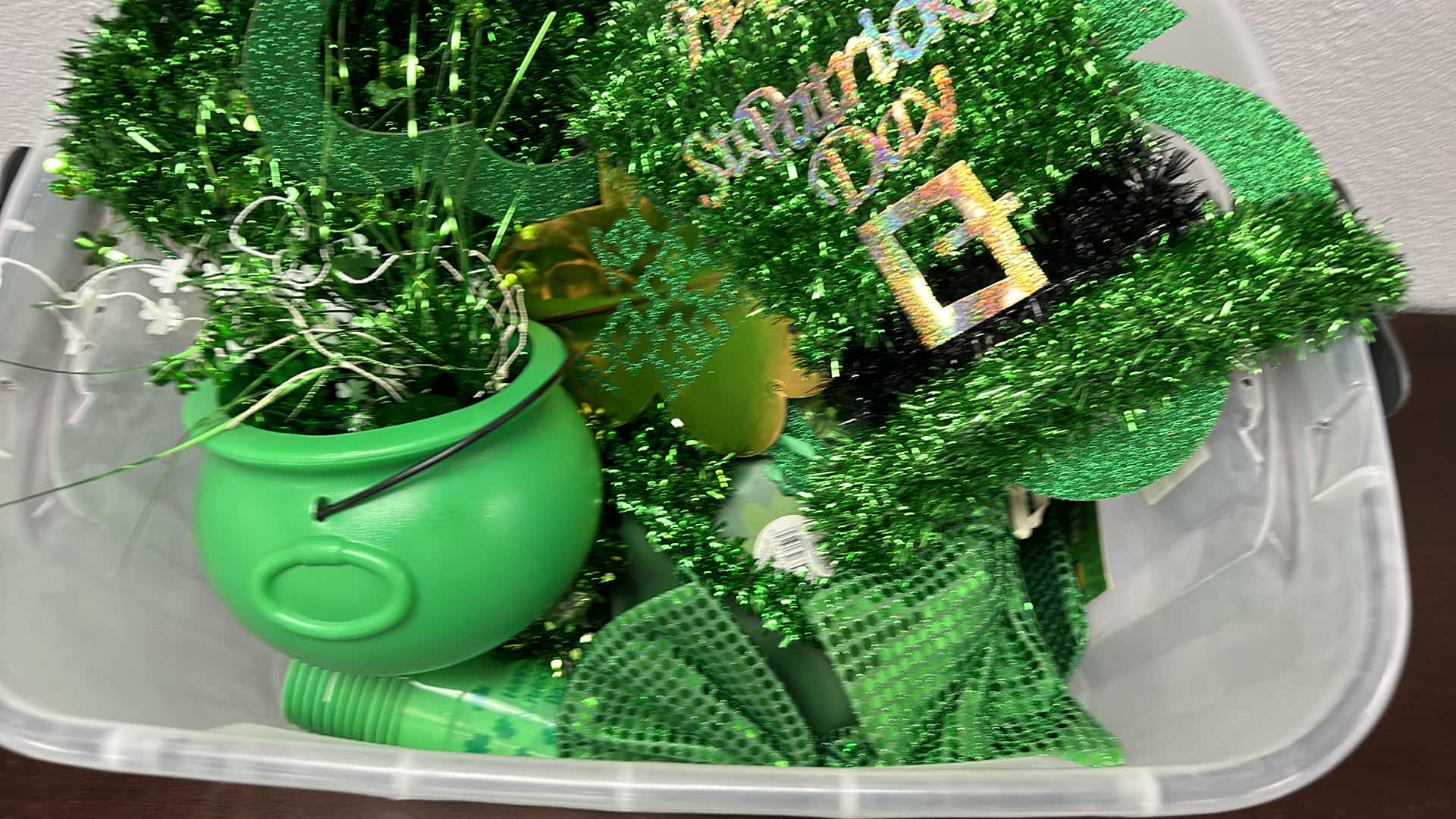 Photo 1 of TOTE ~ ST PATRICKS DAY DECORATIONS