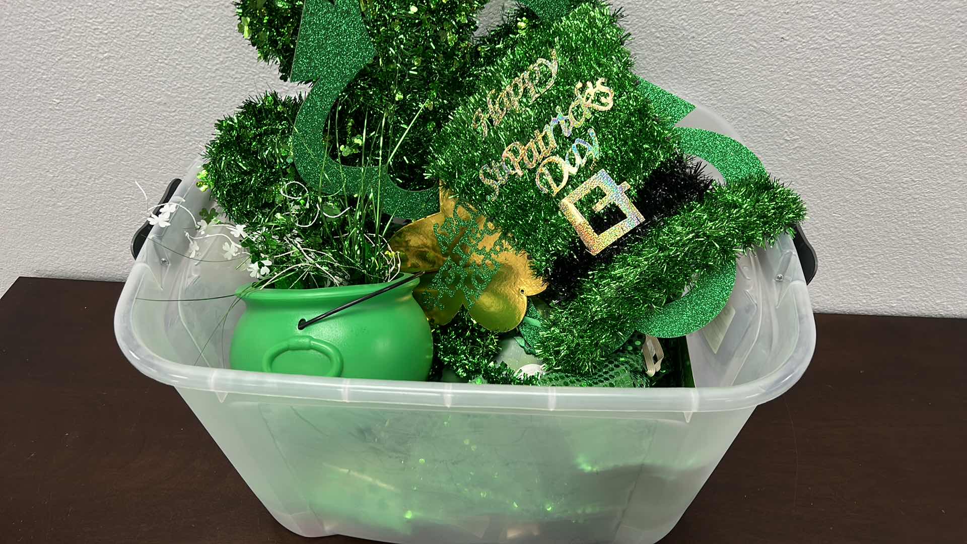 Photo 1 of TOTE ~ ST PATRICKS DAY DECORATIONS
