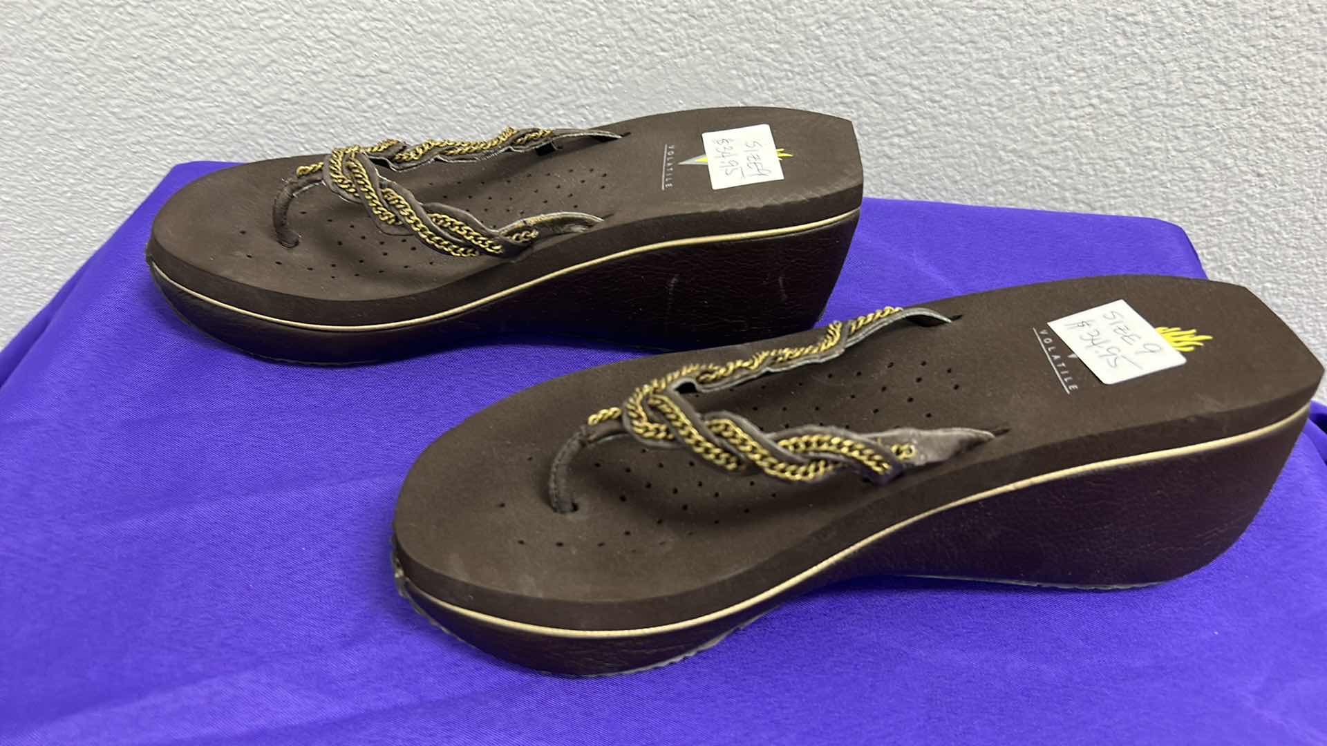 Photo 1 of NWT WOMEN'S SIZE 9 - 3 PAIRS FLIP-FLOPS $34.95 EACH