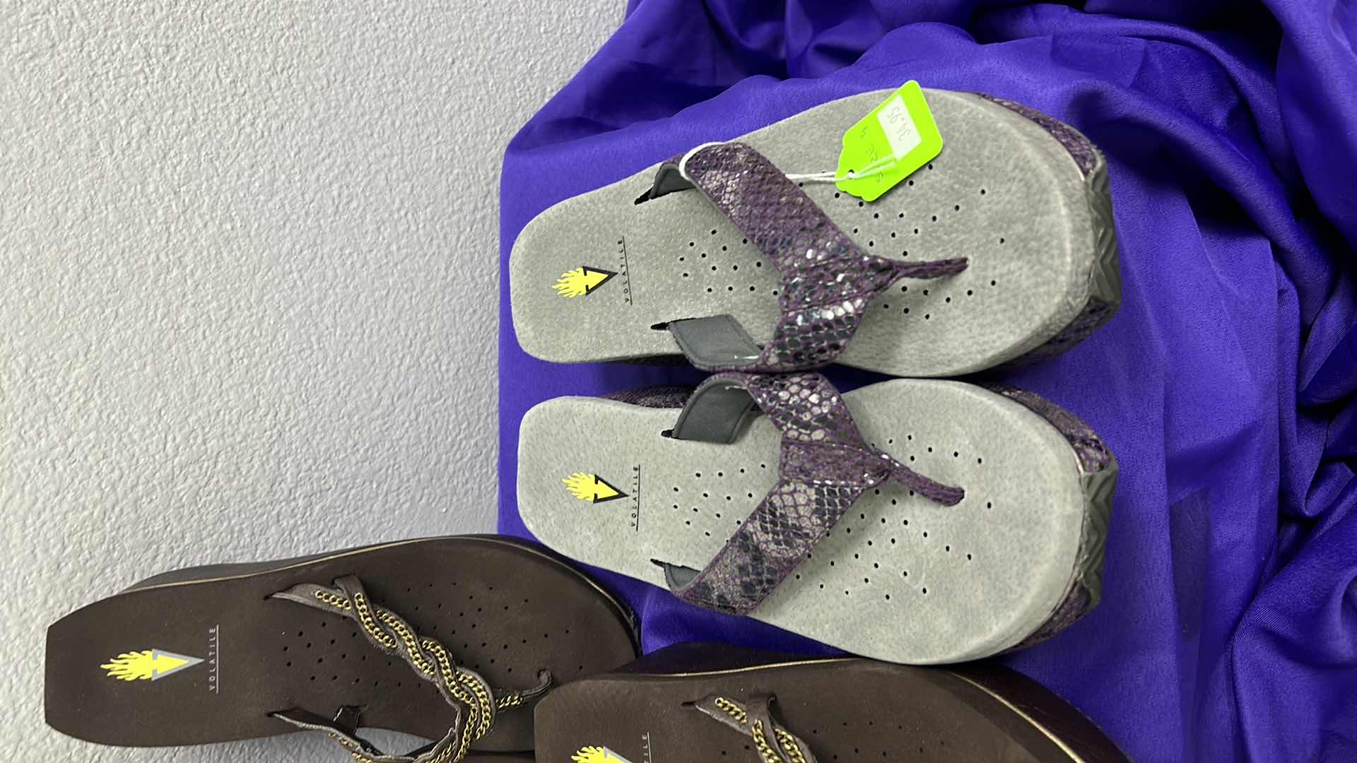 Photo 1 of NWT WOMEN'S SIZE 9 - 3 PAIRS FLIP-FLOPS $34.95 EACH