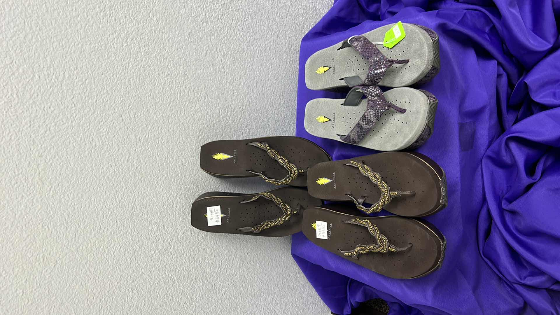 Photo 1 of NWT WOMEN'S SIZE 9 - 3 PAIRS FLIP-FLOPS $34.95 EACH