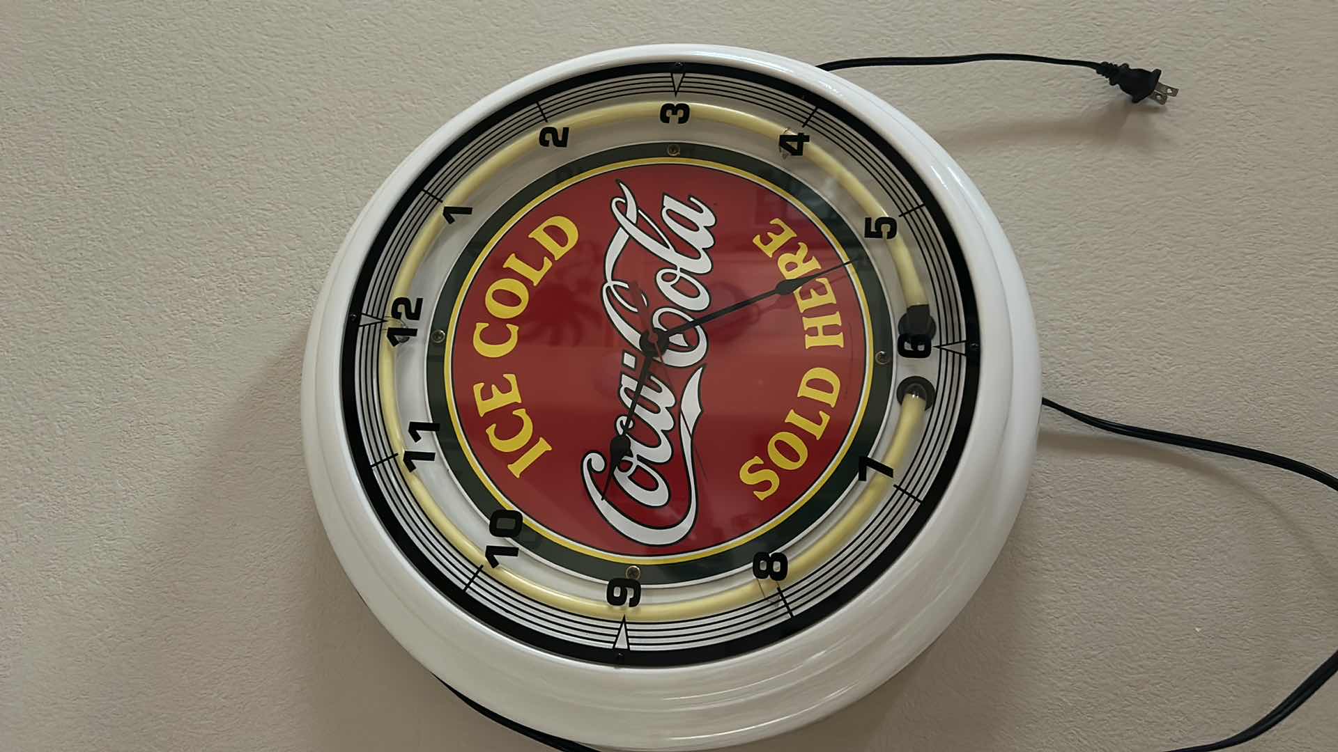 Photo 1 of COLLECTIBLE COCA COLA LIGHTED CLOCK 18.5” $329 in 1999