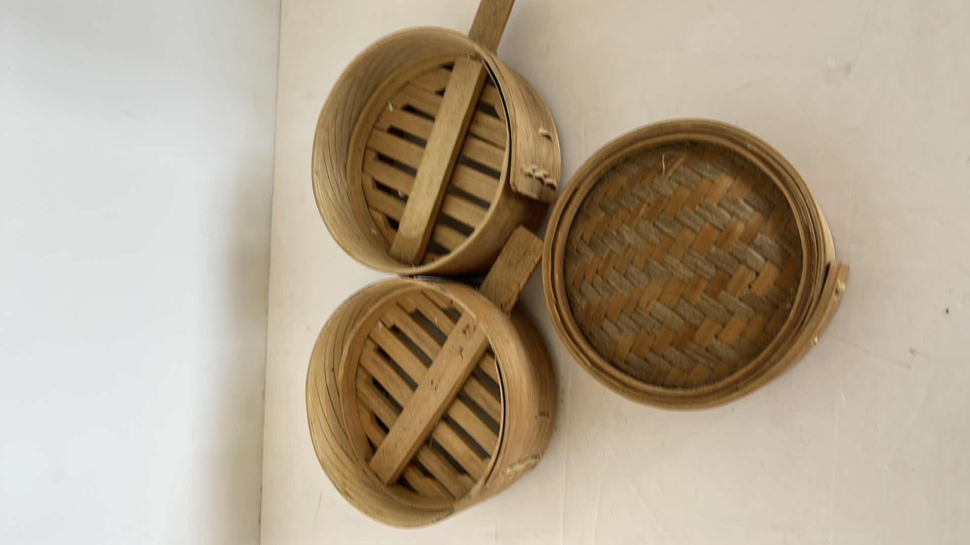 Photo 1 of 4 -  CHINESE WOVEN WICKER VEGTABLE STEAMING BASKETS. LARGEST 7” x 4”