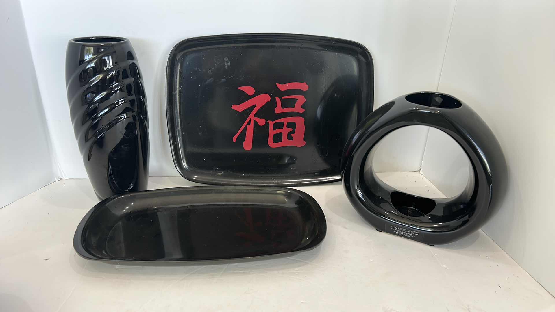 Photo 2 of 7 PIECES - KITCHENWARE BLACK LACQUER DINNERWARE AND VASES