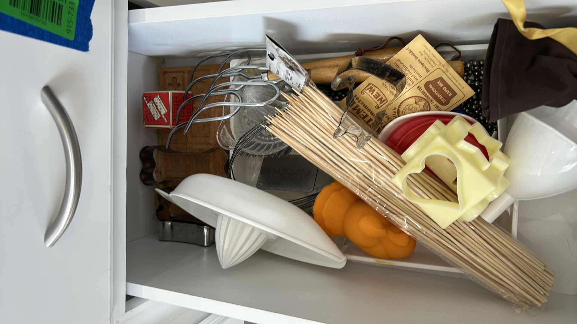 Photo 1 of CONTENTS OF DRAWER - KITCHEN