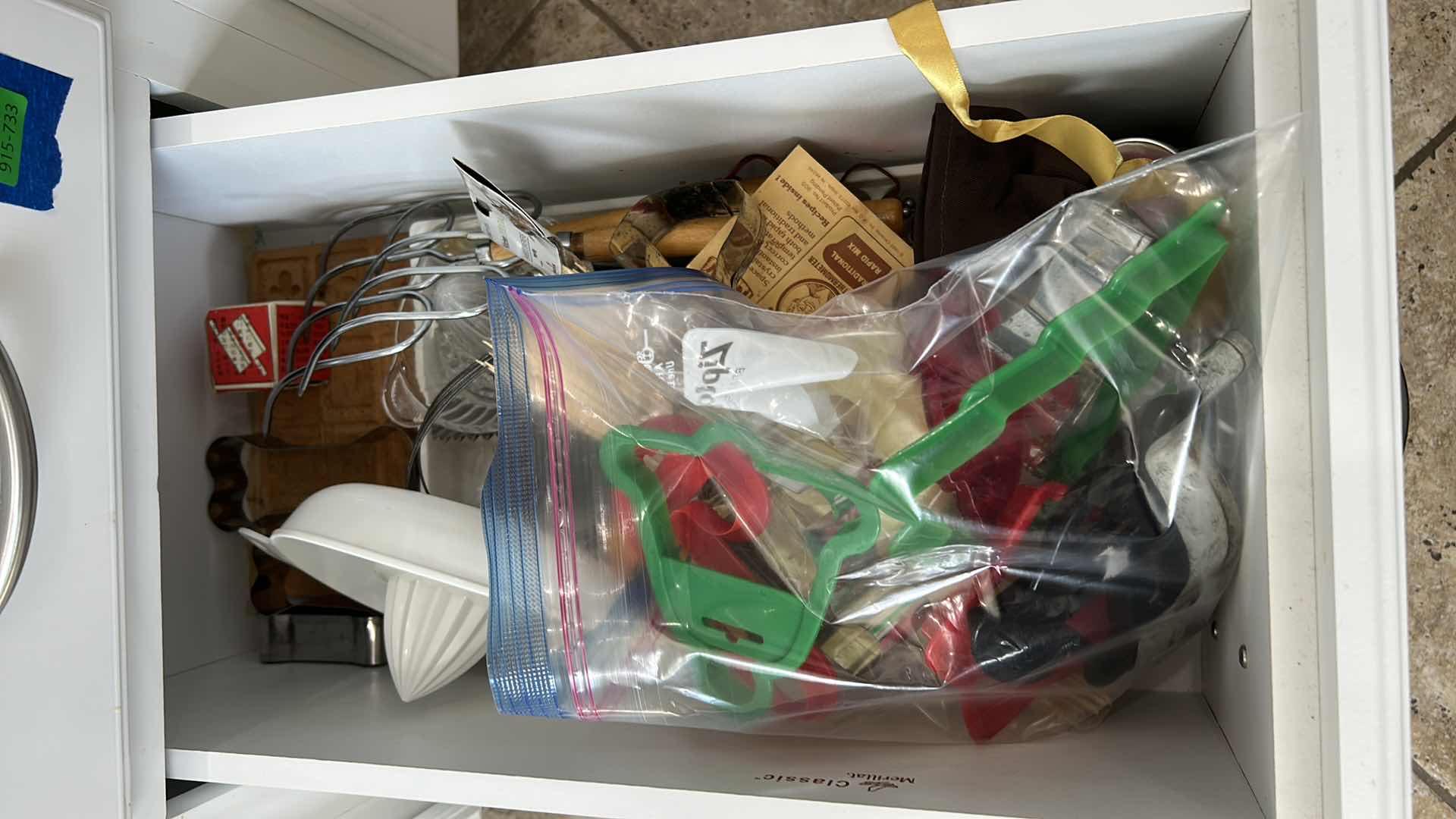 Photo 1 of CONTENTS OF DRAWER - KITCHEN