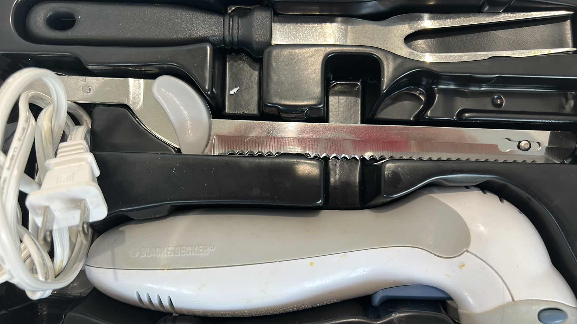 Photo 1 of KITCHEN TOOL - BLACK AND DECKER CARVING KNIFE SET