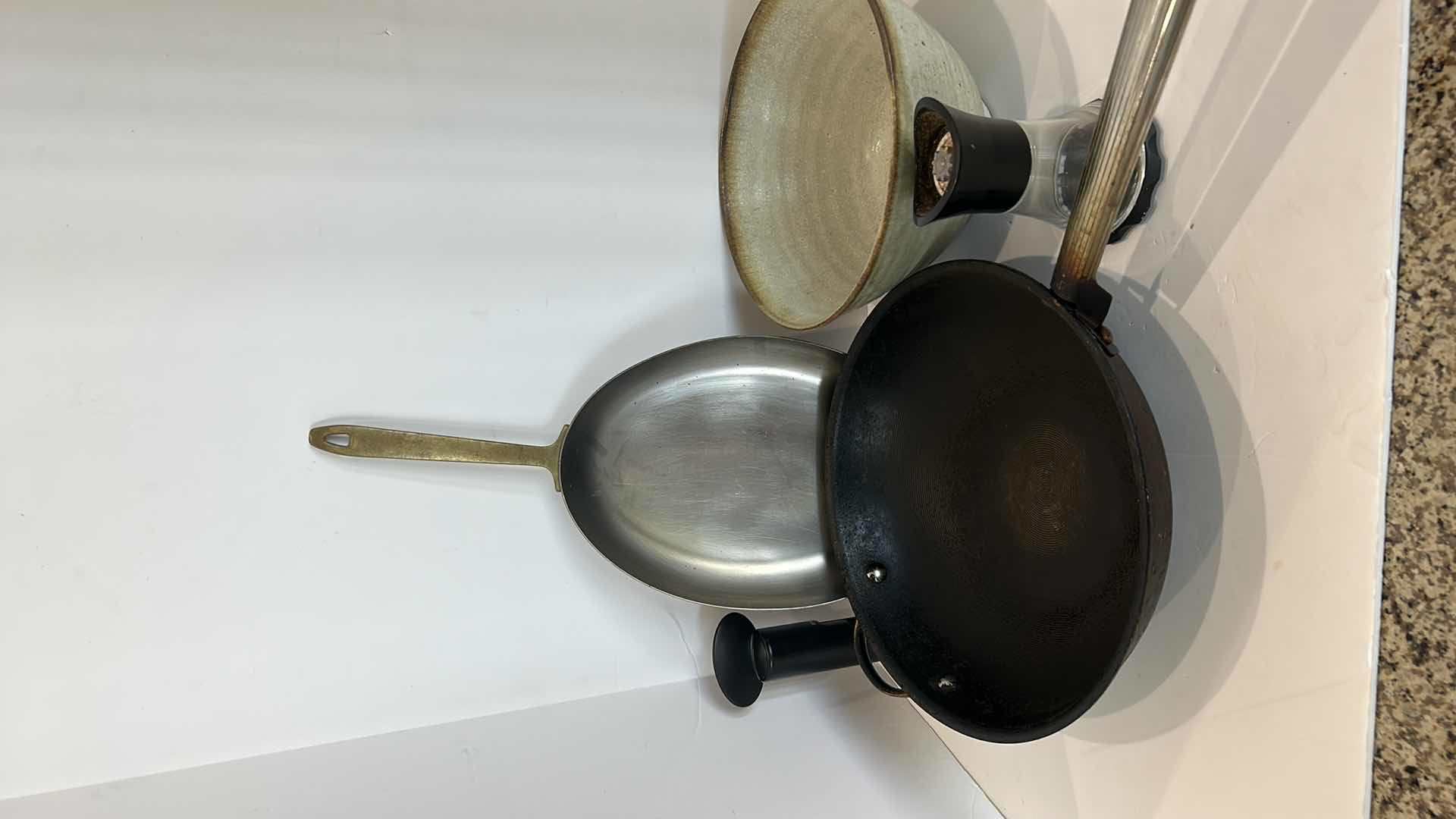 Photo 1 of KITCHEN ASSORTMENT - POTS AND PANS