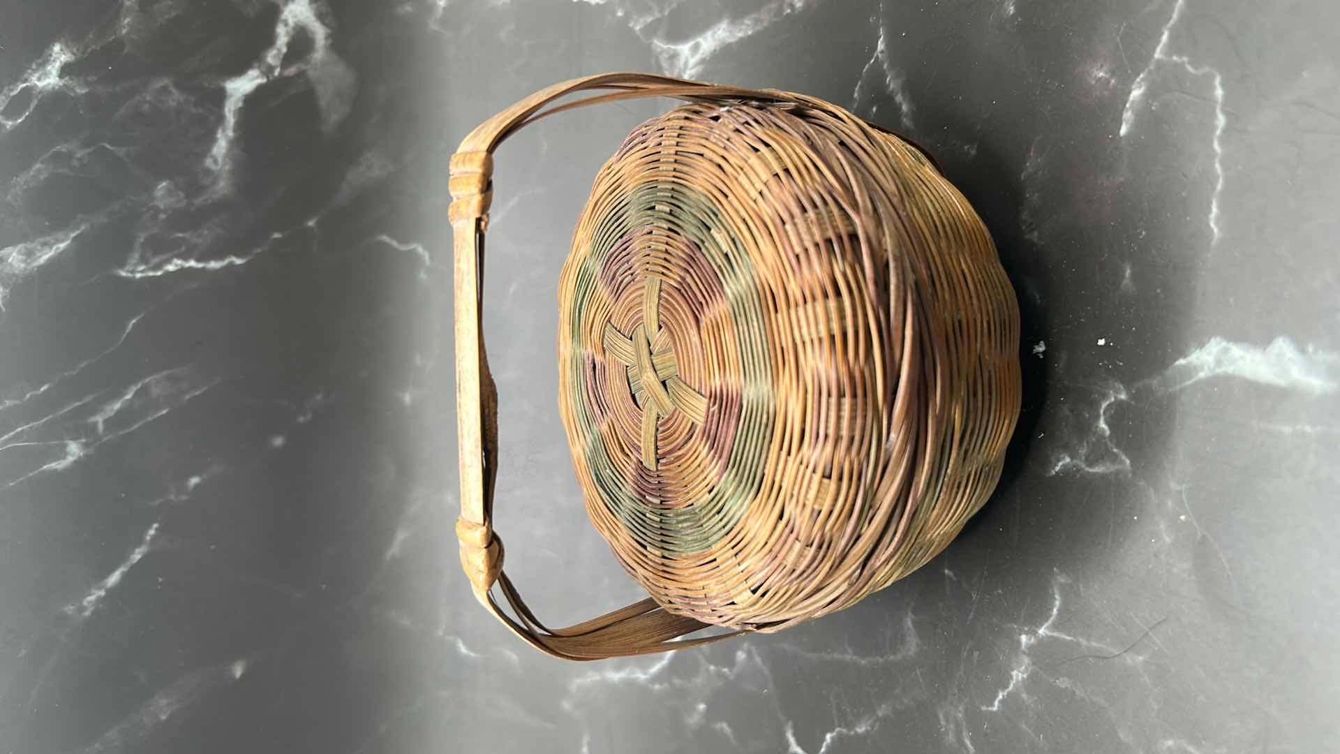 Photo 1 of 4 - PIECE CHINESE COLLECTIBLES - TWO WOVEN BASKETS AND TWO METAL COINS (LARGEST BASKET MEASURES 5” x 5”