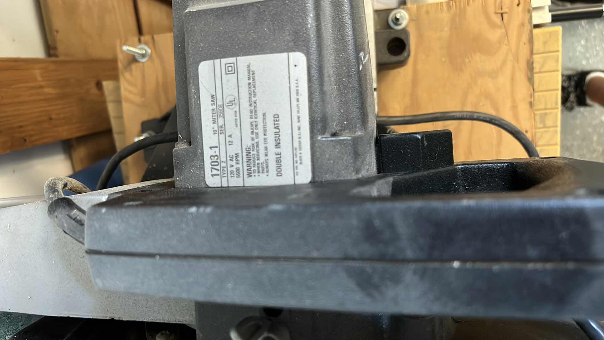 Photo 4 of BLACK AND DECKER PROFESSIONAL SAW PLUS WORK TABLE TURPENTINE AND WOOD PIECES