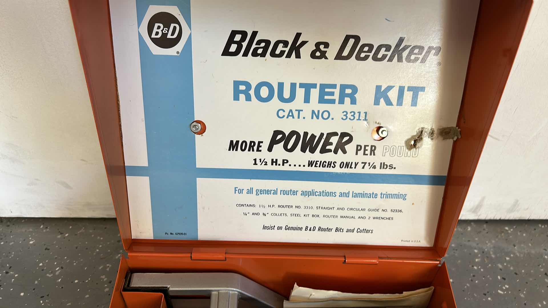 Photo 1 of BLACK AND DECKER ROUTER KIT