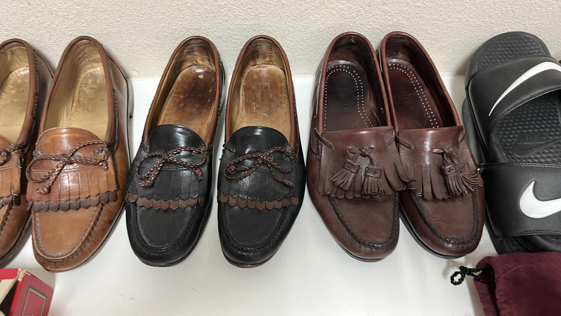 Photo 3 of Men’s shoes, size 11, with cleaning, accessories and polish