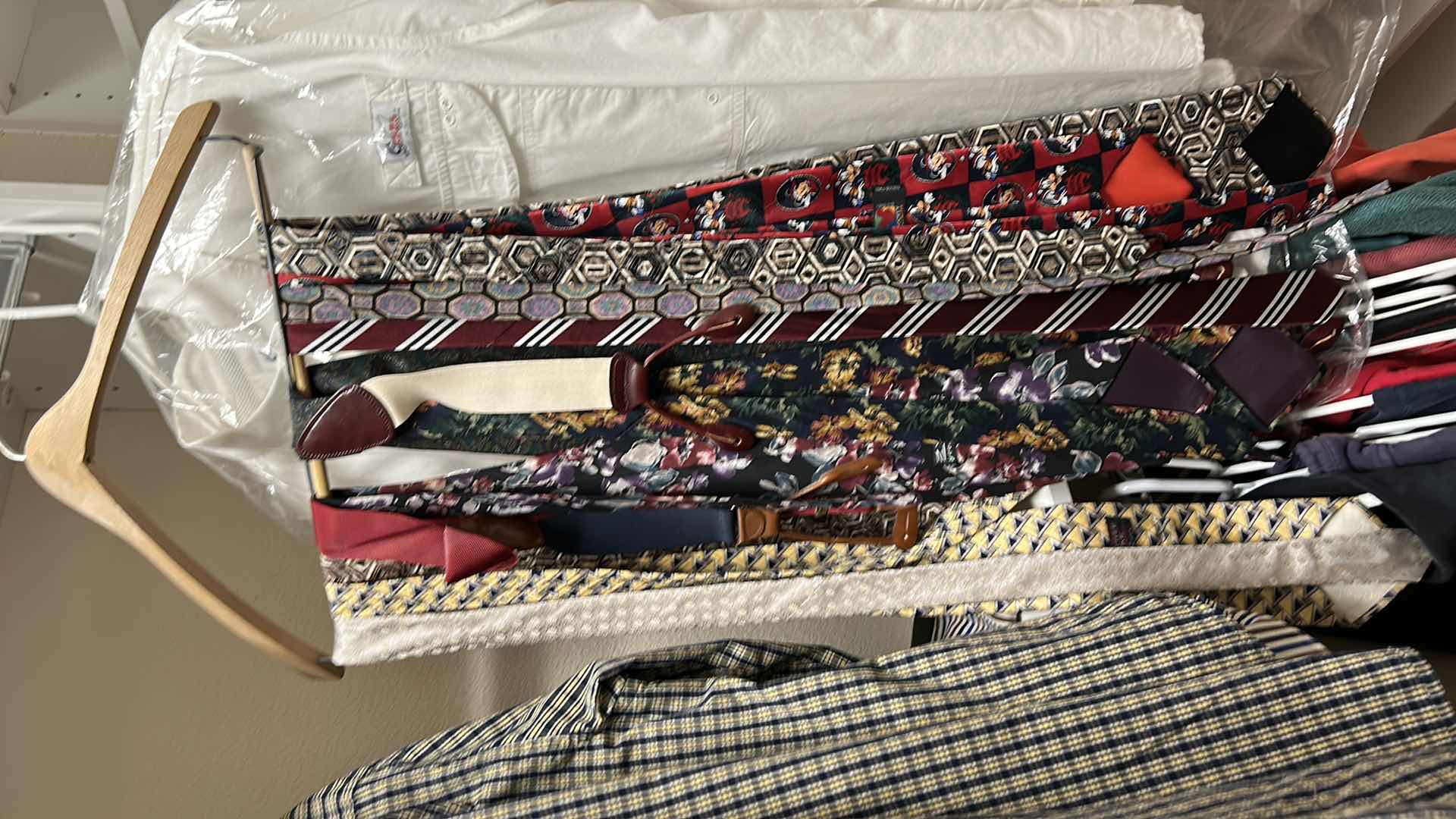 Photo 1 of Men’s Clothing - shirt assortment mostly size large