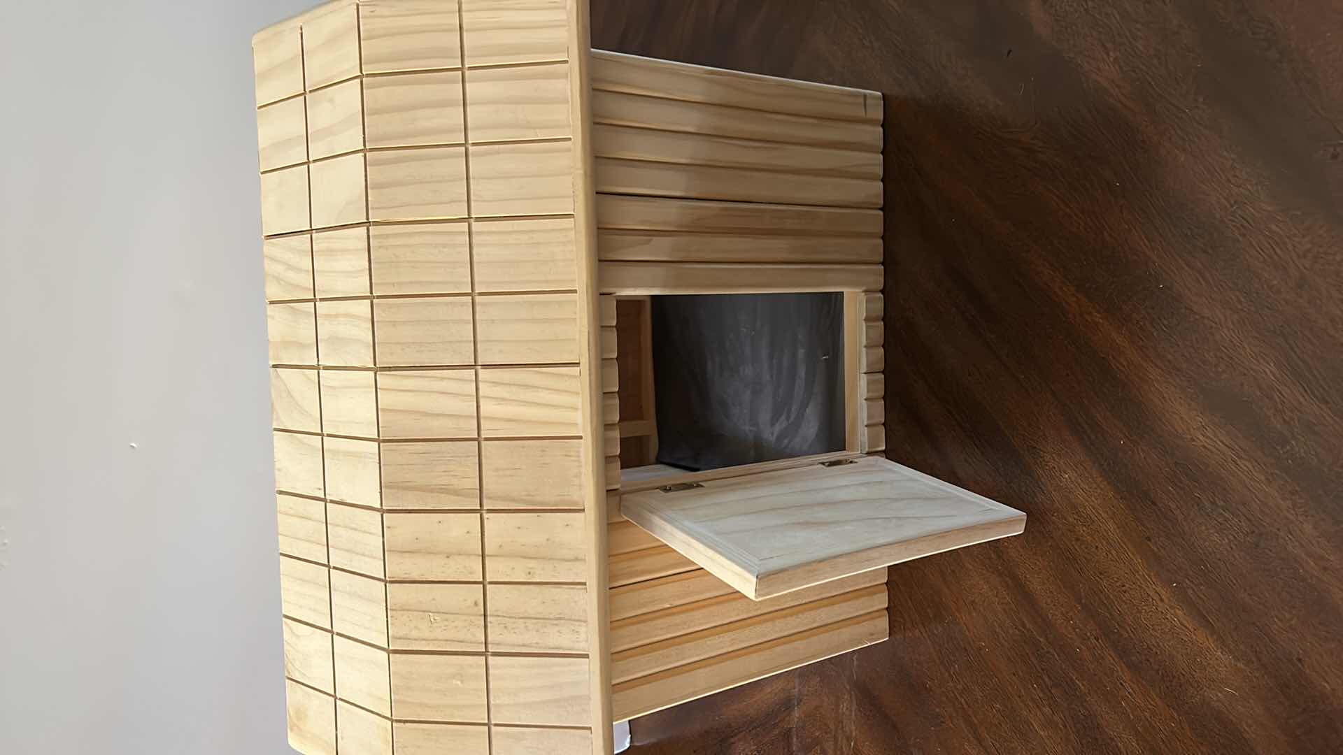 Photo 1 of CHILDS BREYER WOOD BARN WITH ACCESSORIES H14"