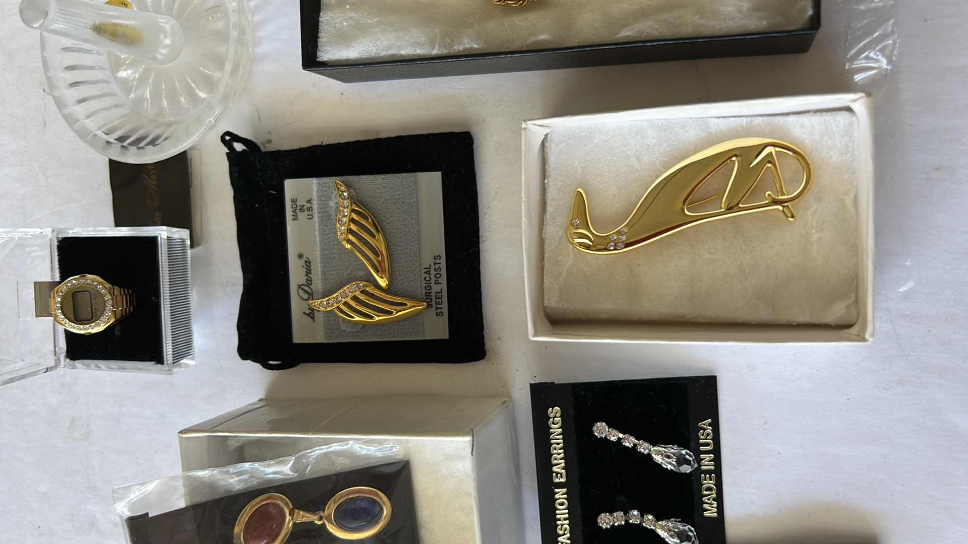 Photo 3 of COSTUME JEWELRY ASSORTMENT