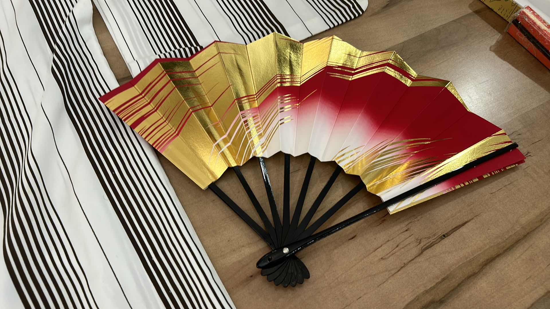 Photo 1 of LONG JAPANESE COTTON KIMONO AND TWO FANS