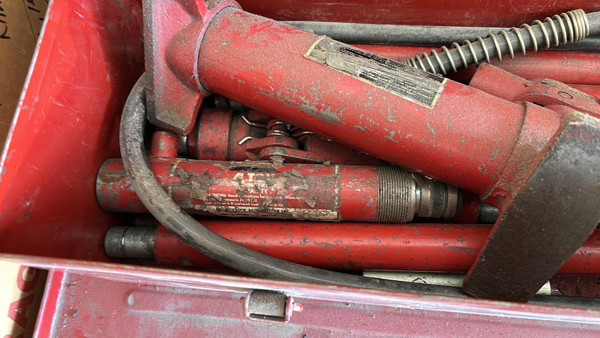 Photo 1 of MECHANICS TOOLS - BODY REPAIR EQUIPMENT, 4 TON PORTA POWER