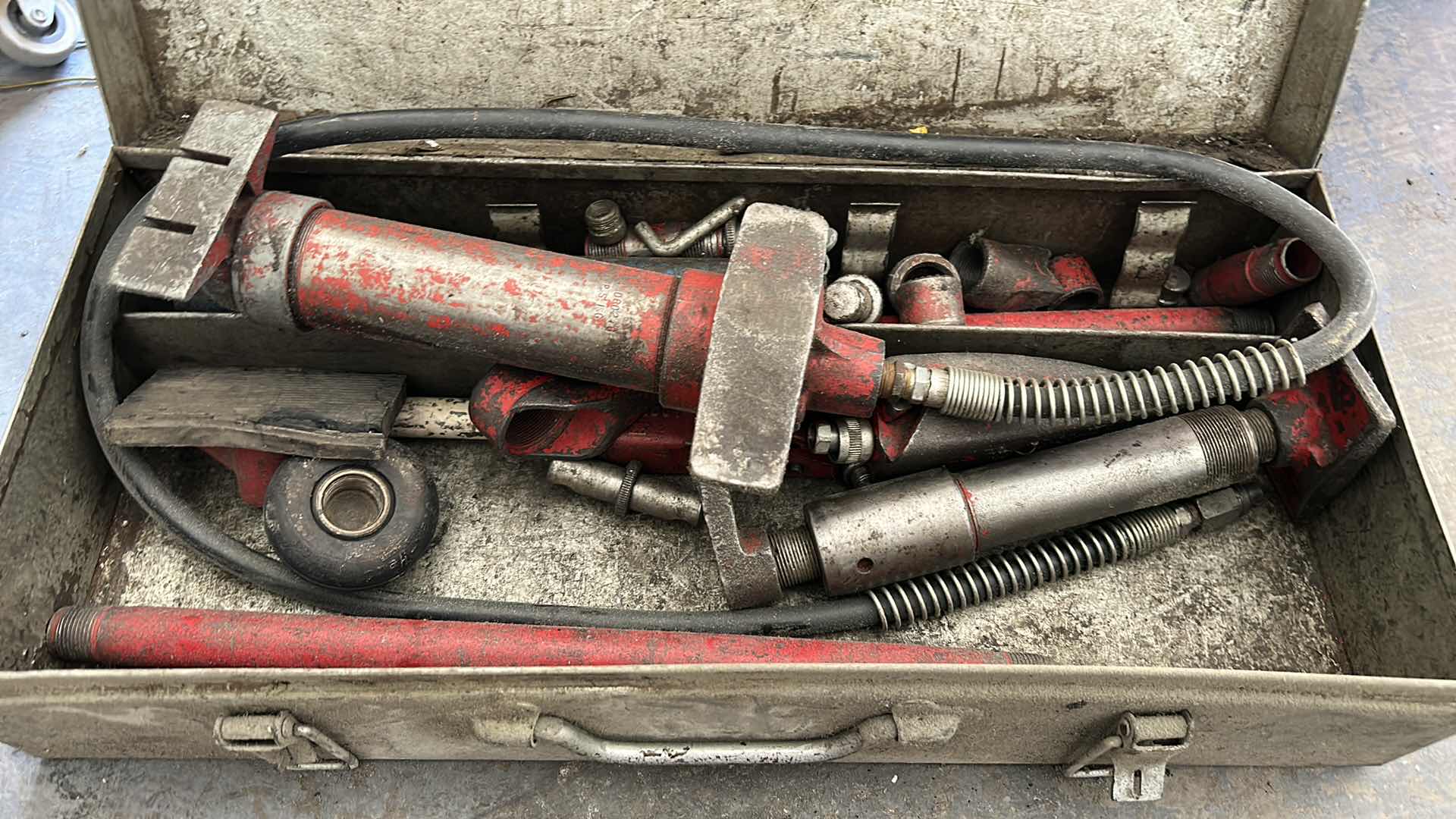 Photo 1 of 4 TON HIGH POWERED AUTO BODY REPAIR KIT 