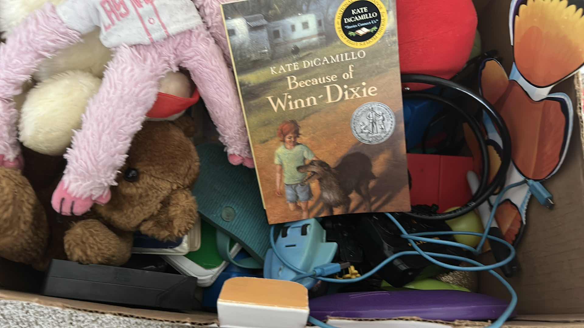 Photo 1 of BOX OF CHILDRENS TOYS AND KITE