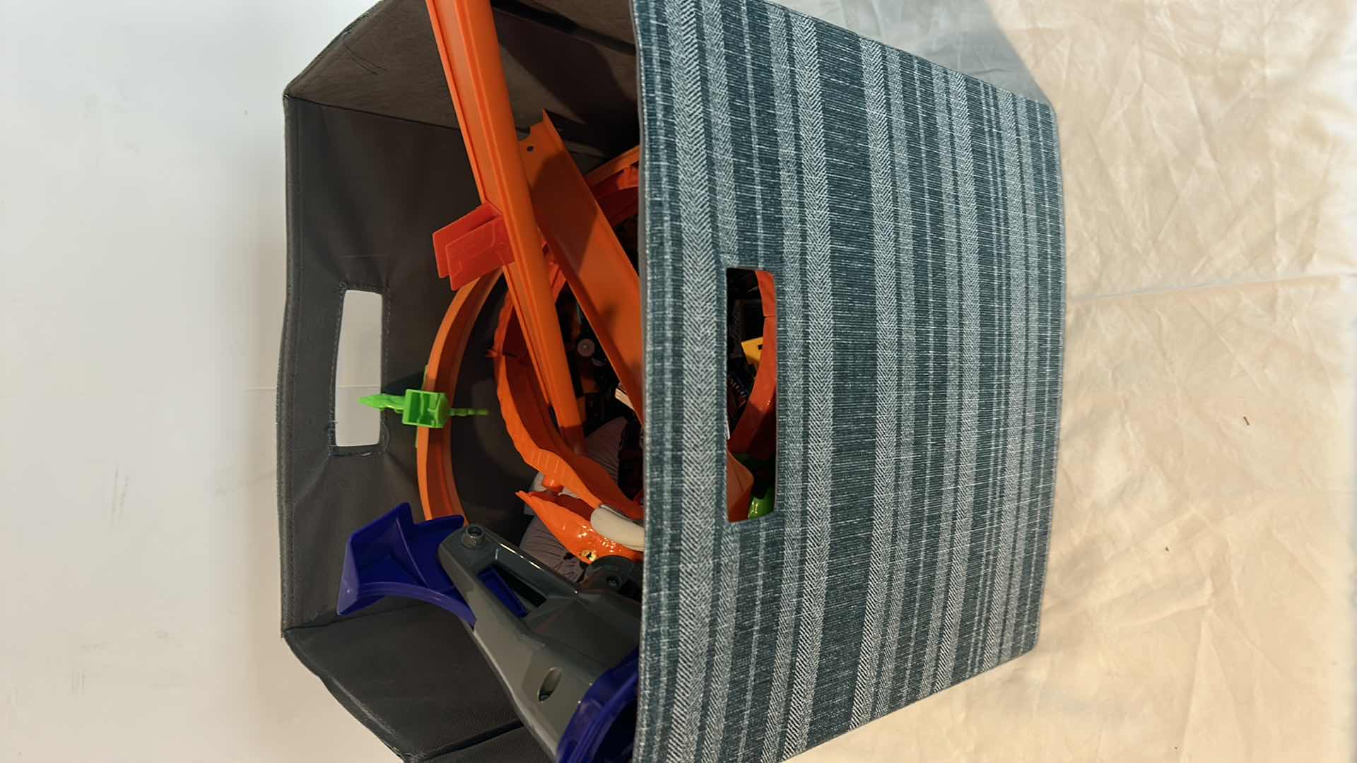 Photo 9 of TOTE - RACE TRACK AND LOTS OF 100’S OF CARS, TRANSFORMERS, and MORE (SEE PHOTOS)