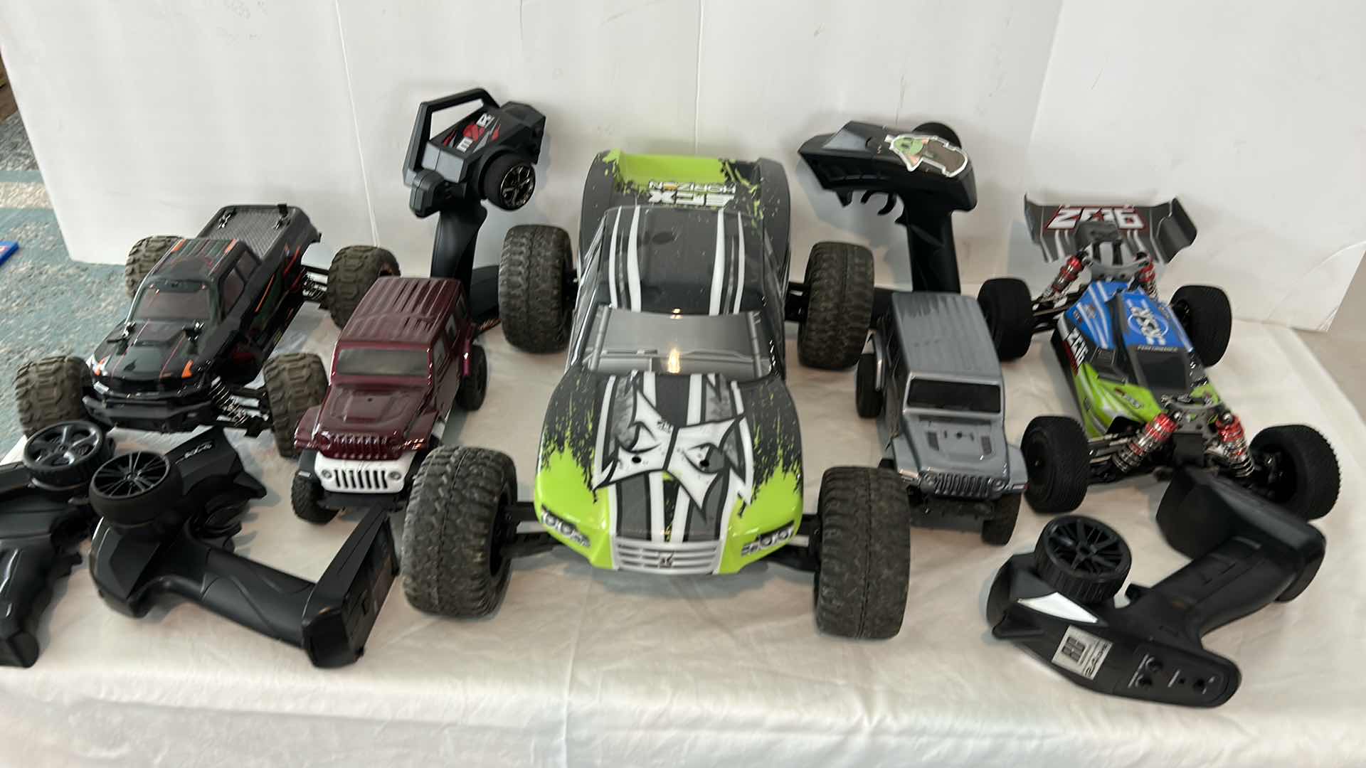 Photo 1 of 5 RC CARS AND TRUCKS (ALL WORK)