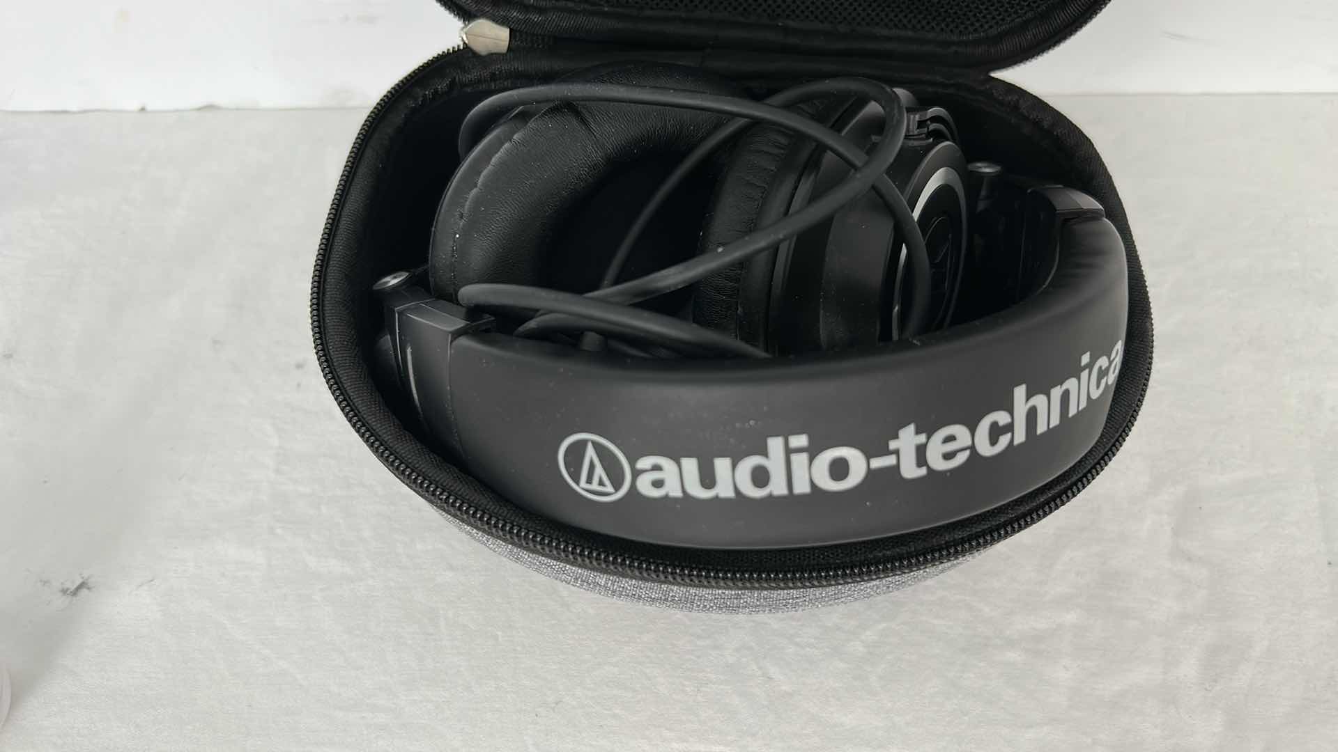 Photo 1 of AUDIO-TECHNICA WIRELESS HEADPHONES AND EAR BUDS (audio technica ATH M50X $200)