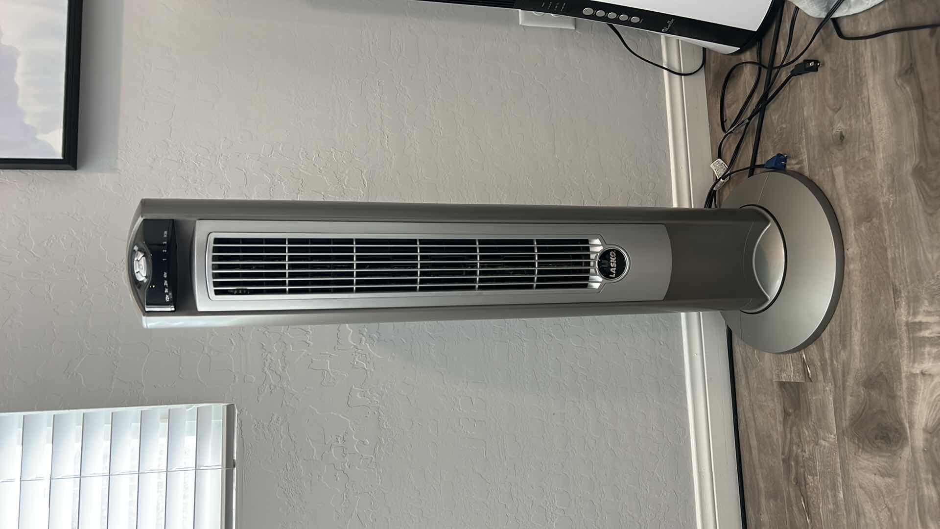 Photo 1 of OSCILLATING TOWER FAN (WORKS)