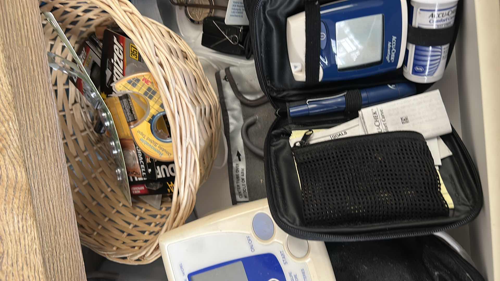 Photo 3 of CONTENTS OF DRAWER