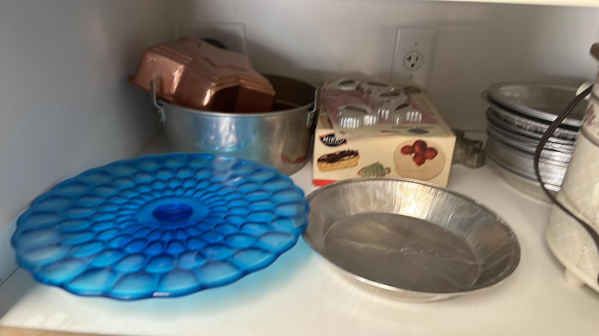 Photo 1 of CONTENTS OF CABINET