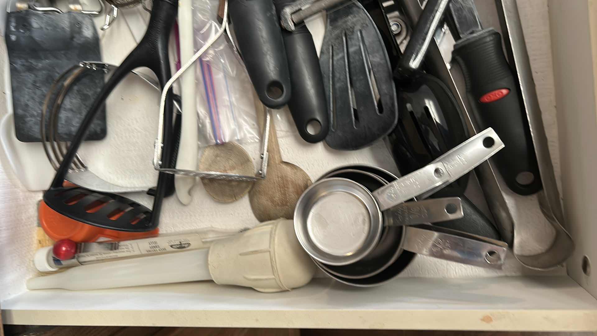 Photo 2 of CONTENTS OF KITCHEN DRAWER