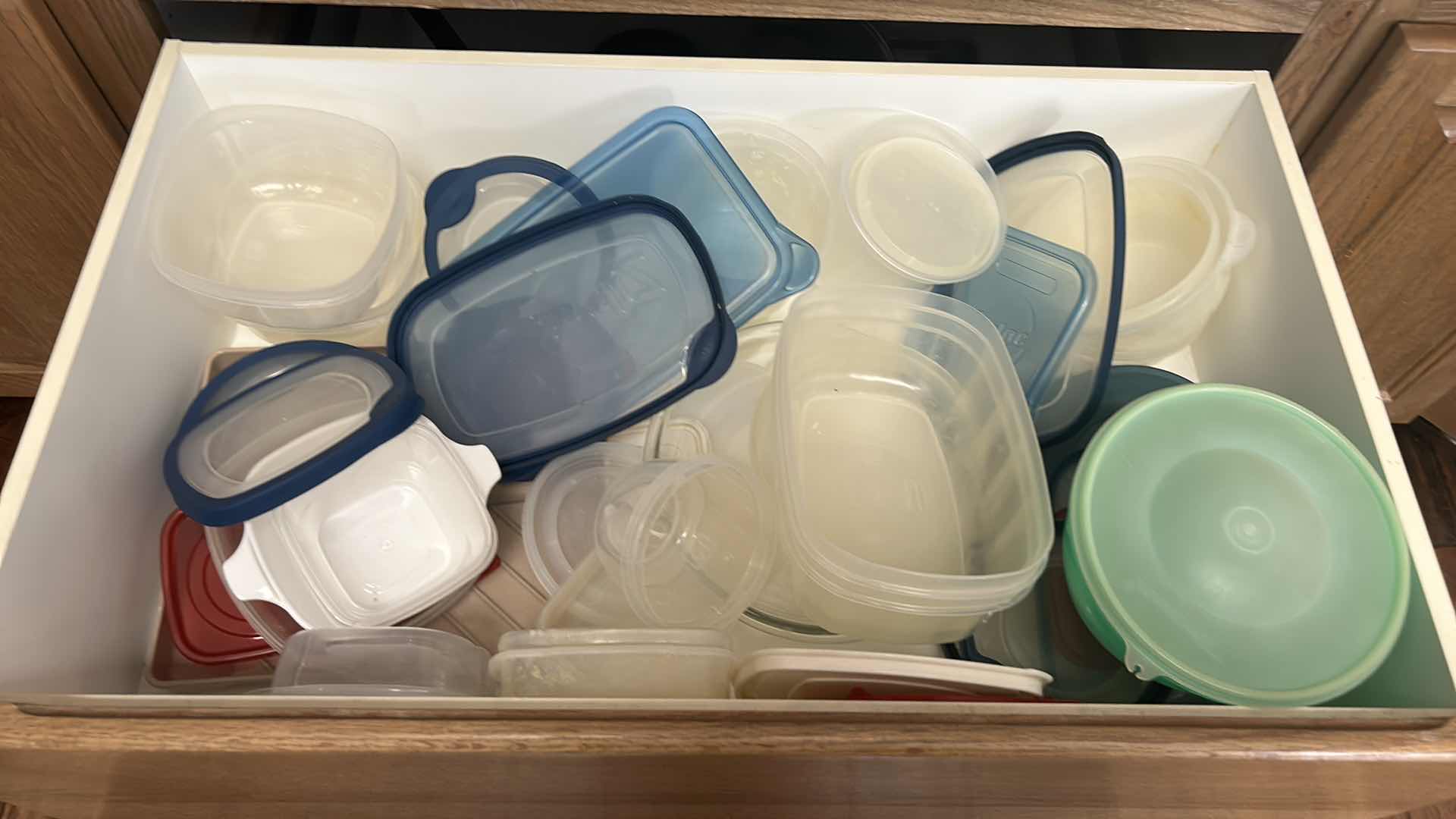 Photo 7 of CONTENTS OF KITCHEN DRAWER