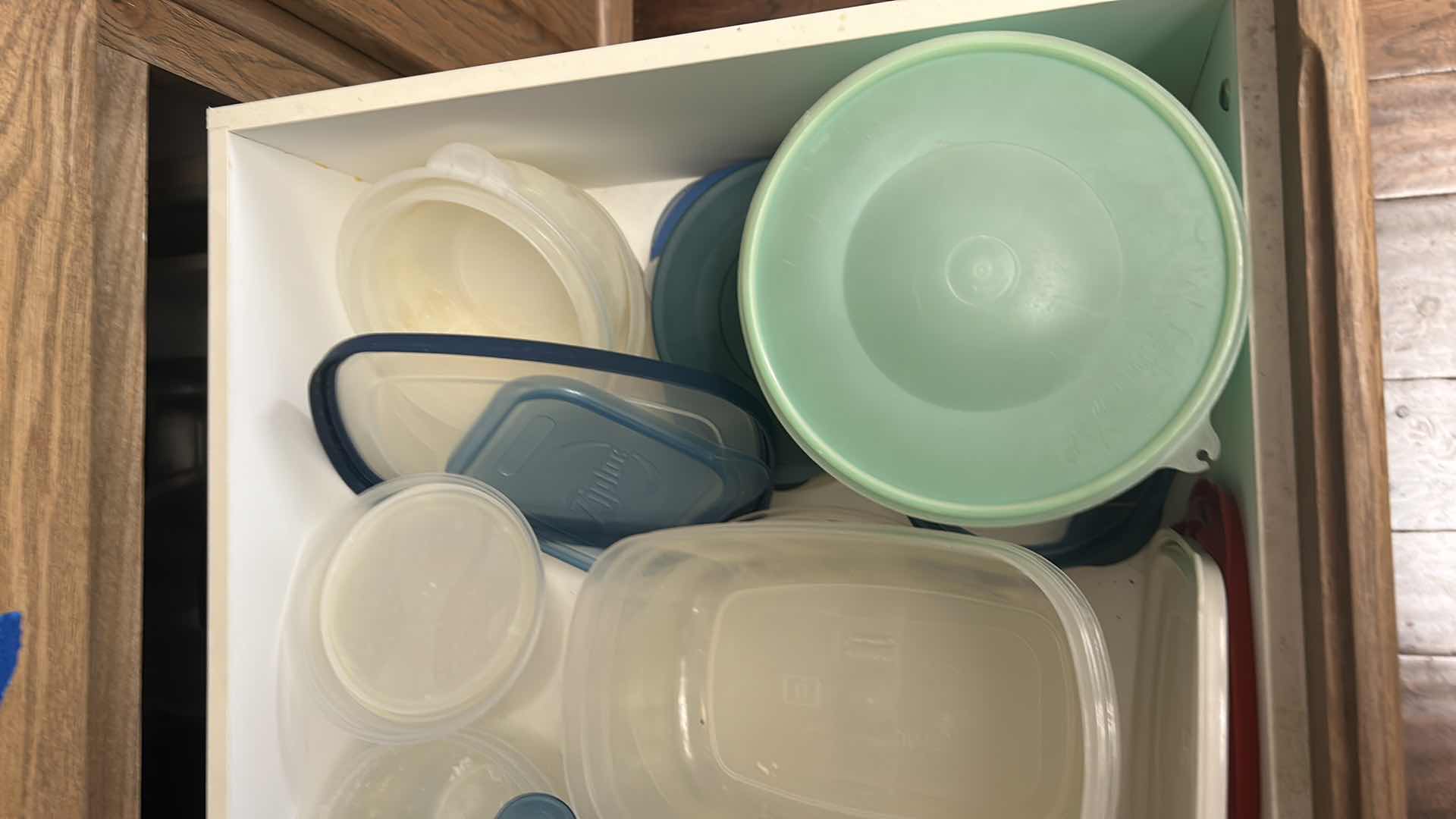 Photo 4 of CONTENTS OF KITCHEN DRAWER