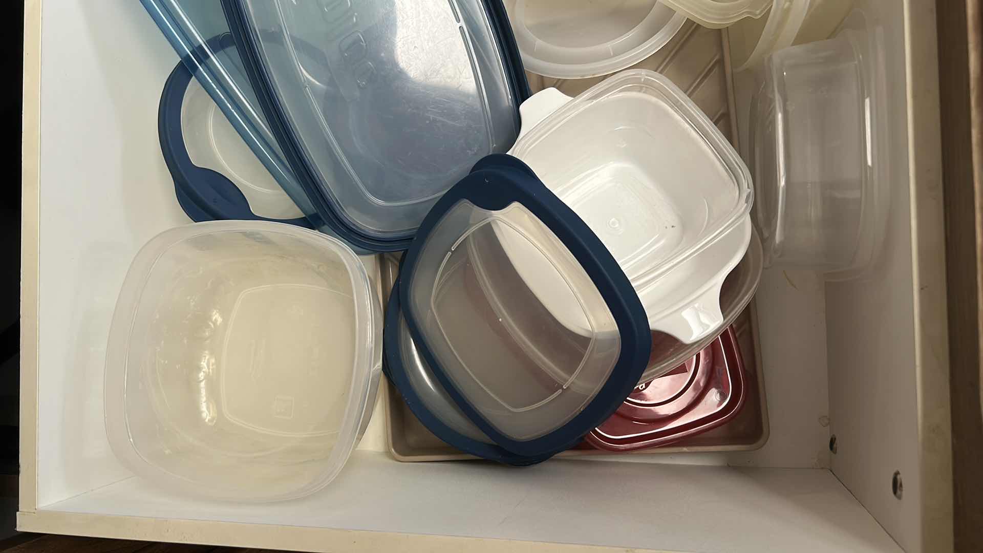 Photo 2 of CONTENTS OF KITCHEN DRAWER