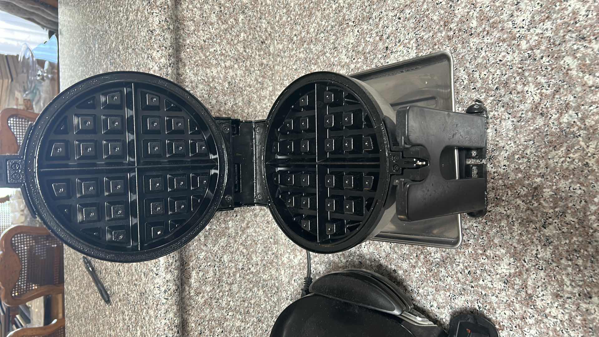 Photo 3 of GEORGE FOREMAN GRILL AND BELLA WAFFLE MAKER