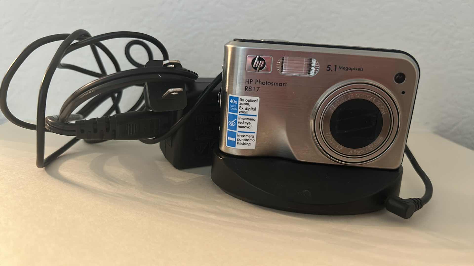 Photo 1 of HP PHOTOSMART CAMERA W CHARGER